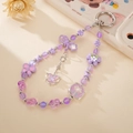 Détail de porte-clés papillon violet avec perles colorées, étoiles et breloque cœur - Violet