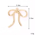 Macro view of a gold alloy hollow bow pendant showing 3.4x3.5cm dimensions and weight - Gold (D3114)