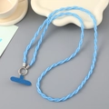 Detalle del cordón trenzado azul claro con cierre de resorte plateado y sello S925 - Cadena cruzada / Azul