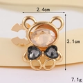 Detailansicht der Herz-Bär-Brosche mit Maßen 2,4cm x 3,1cm und einem Gewicht von 7,1g - D3148 Herzförmiger Bärengrauer Kragenknopf / Kragennadel