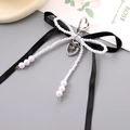 Porte-clés élégant avec nœud en perles, ruban noir et pendentif en forme de cœur - Noir