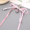 Schlüsselanhänger mit rosa Seidenschleife und weißen Perlen für Taschen oder Handys - Rosa (K5040)