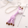 Handgefertigter lila Häkel-Giraffen-Handy-Anhänger mit Perlen und Herzverschluss - Lila (Giraffen-Perlenketten-Anhänger)