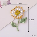 Alloy sunflower brooch with yellow rhinestones and white petals measuring 5.3cm x 3.5cm - Gold Base Pale Yellow Sunflower