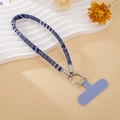 Detailaufnahme einer blau-violetten gewebten Handschlaufe mit silberner Metallschnalle - Himmelblau