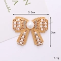Detailed view of bow brooch with large pearl and rhinestones featuring precise measurements - D3284 Hollow Pearl Bow (Gold)
