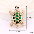 Dettaglio dimensioni dell'accessorio a forma di tartaruga dorata con gemme verdi e strass - Base Oro Tartaruga Diamanti Verde (D3303)