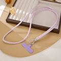 Nahaufnahme eines lila schillernden Plüsch-Handygurt mit Silberring und passendem Pad - Pailletten Plüsch Crossbody Kette (K5469) / Lila