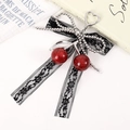 Modischer Kirsch-Taschenanhänger mit rotem Glitzer und schwarzer Spitzenschleife - Kirschschleifenanhänger (Silber)