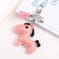 Dettaglio di un ciondolo a cavallo in pelle rosa con nappa e cuore in argento - Ciondolo Pony Gaufré Cuore Rosa (K5751)