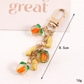Porte-clés créatif cacahuète et kaki avec chaîne dorée pour décorer un sac - Style Boucle de Porte Kaki Cacahuète (K5698)