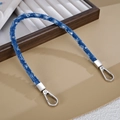 Dettaglio cinturino in denim blu con paillettes argentate e chiusure in metallo - Blu Notte