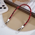 Dettaglio del cinturino in pelle PU leopardata rossa con doppi ganci girevoli in argento - Rosso
