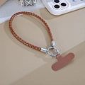 Détail d'un cordon de téléphone en cuir de serpent marron avec boucle en métal argenté - Marron
