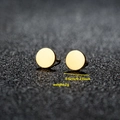 Boucles d'oreilles minimalistes en acier inoxydable plaqué or 18 carats sur fond noir - Cercle Plein (006) / Or