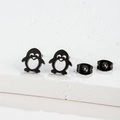 Boucles d'oreilles pingouin noires mates avec détail cœur pour la saison d'hiver - Forme de Manchot (380) / Noir