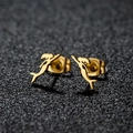 Vue macro de boucles d'oreilles sirène dorées sur fond texturé noir élégant et moderne - Forme de Sirène (397) / Or
