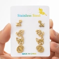 Detail von 4 Paar Edelstahl-Ohrringen mit goldenen Tierformen auf einer Karte - Tierkollektion / Gold