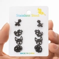 Nahaufnahme eines 4er-Sets schwarzer Edelstahl-Ohrstecker mit Tiermotiven auf Karte - Tierkollektion / Schwarz