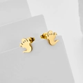 Minimalistische vergoldete Edelstahl-Geisterohrringe auf weißem geometrischem Display - Gold