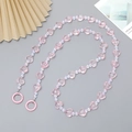 Rosa Acryl-Herzperlenkette mit irisierenden Akzenten und runden Verschlüssen für Taschen - Rosa (K2823)