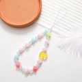 Telefoonkoord met pastelkleurige kralen en een schattige gele eend hanger - Gele Eend Kubus Stijl (K2938)