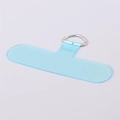 Detail van lichtblauwe TPU-telefoonkoord-patch met duurzame zilveren metalen D-ring - Blauw