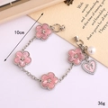 Sakura rosa Acrylblumen Handy-Anhänger mit silberner Metallkette und Herzperlenanhängern - Fünfblättrige Blumen-Armband (K1172) / Silber Rosa