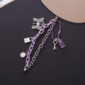 Bracciale multistrato Y2K in acrilico viola e lega con ciondoli orso e farfalla - Stile Orsetto Viola (K1117)