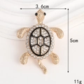 Detailaufnahme des Schildkröten-Anhängers mit weißen Kristallen und goldener Wabenstruktur - Strass Schildkröte / Goldene kleine Schildkröte (D2795)