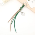 Porte-clés en cuir tressé vert et kaki avec breloque cœur argentée et anneau à ressort - Porte-clés Tressé Nœud Diamant (K3916) / Kaki + Vert