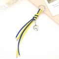 Porte-clés minimaliste en cuir tressé bleu et jaune avec pendentif en forme de cœur argenté - Porte-clés Tressé Nœud Diamant (K685) / Bleu Ciel + Jaune