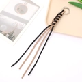 Porte-clés minimaliste en cuir tressé noir et abricot avec fermoir argenté - Attache Tressée Nœud Diamant (K3935) / Noir + Kaki