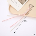 Porte-clés en cuir tressé rose et beige avec anneau métallique argenté, longueur 22cm - Attache Tressée Nœud Diamant (K4026) / Blanc + Rose