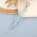 Dettaglio nappa in corda intrecciata azzurra con gancio in metallo argentato a cuore - Blu