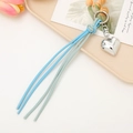 Porte-clés en cuir tressé bleu et cyan avec un pendentif en forme de cœur argenté - Attache Tressée Cœur (K3931) / Bleu + Bleu clair