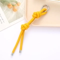Porte-clés en cuir tressé jaune vif avec anneau à ressort argenté et embouts en métal - Attache PU Double Nœud (K4151) / Jaune Gingembre