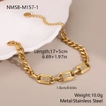 Makroaufnahme der goldfarbenen Edelstahl-Gliederkette mit pavégefassten Zirkonia-Gliedern - Gold Klobige Kette Dekoratives Armband (NMSB-M157-1)