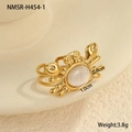 Vista macro dell'anello a granchio dorato con pietra opale e design a doppia fascia - Granchio Bianco (NMSR-H454-1)