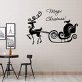 Magic Christmas Wandtattoo mit Rentier-Silhouette und Geschenkschlitten an einer Wand - Schwarz