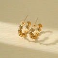 Elegante goldene Creolen in Blumenform aus poliertem Edelstahl für modebewusste Damen - 18K-Gold / Gold