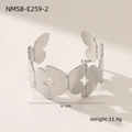 Silbernes Schmetterlingsarmband aus 18K Titanstahl, Maße 6,1 cm mal 3,5 cm groß - Stahlfarbe Schmetterling Stil (NMSB-E259-2)