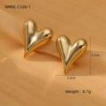 Vista detallada de pendientes de corazón en oro de 18K sobre seda con peso y talla - Dorado (NMSE-C328-1)