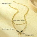 Detalle de un collar de doble capa dorado con colgante de corazón y piedras verdes - Estilo Corazón de Cuenta Verde de Doble Capa Dorado (NMSN-B336-1) / 40+6cm/46+6cm