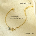 Detail eines vergoldeten Edelstahlarmbands mit Hamsa und Herzanhänger, 17+5 cm Länge - Grüner Unregelmäßiger Herzanhänger Goldarmband (NMSB-F722-4)