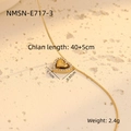 Detalle del colgante de corazón con circón en una cadena de acero inoxidable pulido - Estilo Corazón de Circonia de Doble Capa Dorado (NMSN-E717-3) / 40+5cm