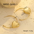 Detailansicht polierter goldener Herzohrringe mit 5,02 cm Reifengröße und Abmessungen - 18K-Gold / Goldene Creolen-Anhänger-Ohrringe (NMSE-G648-1)