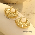 Macro detail of vintage hollow geometric texture gold earrings with size measurements - French Vintage Spiral (NMSE-G623-1) / Gold