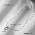 Vista dettagliata che mostra le dimensioni del ciondolo a cuore e la lunghezza della collana - Collana a Cuore con Catena a Foglia Argento (NMSN-A239-2)