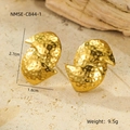 Hohlohrringe aus 18K vergoldetem Edelstahl mit kunstvoller gehämmerter Textur - Gehämmerter Unregelmäßiger Stil (NMSE-C844-1) / 18K-Gold / Gold